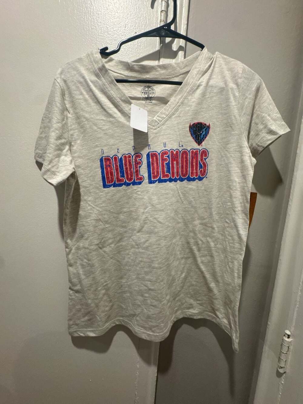 Rivalry Threads DePaul Blue Demons V-Neck T-Shirt Size S